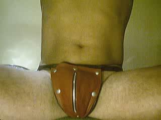 DildoBoy18 sagt von sich: Ich mache alles, was Du willst! Dildos, riesengross, WS, NS, KV, bin unbeschnitten und rasiert. Willst du es sehen? Dann komm her!!