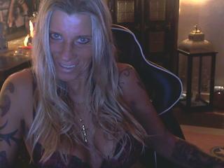 Die Livecam von Ginga bietet Dominant, Exhibitionismus, Intimschmuck, Lack und Leder, Oralsex, Outdoor, Piercing, Tattoos, Voyeurismus, Live-Dates im Sexchat