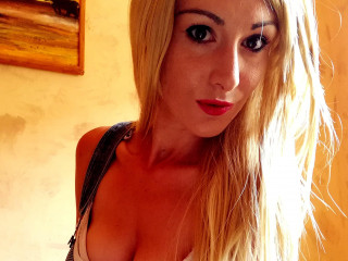 Mia Crossy sagt von sich: Ich erflle alle Deine geilen Wnsche, bin fr alles offen, und meine Spielzeuge liegen bereit fr Dich. Ich werde Dich so happy machen, Du wirst staunen. Bin rasiert, mag anal, oral und nette Mnner. ;)