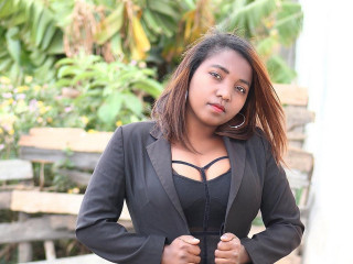 BlackCamille ist braun, weiblich,  bisexuell und vollrasiert