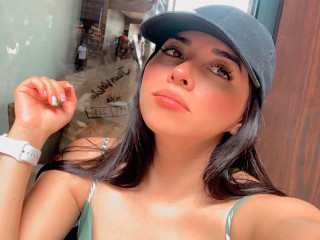 Emma Roa sagt von sich: Hey! Das ist Emma! Ein h�bsches und sexy M�dchen, das es liebt, Spa� zu haben und so viele Freunde zu finden. Wir k�nnen anfangen zu reden, dann werden wir sein, was es sein kann! Ich liebe romantische Jungs.