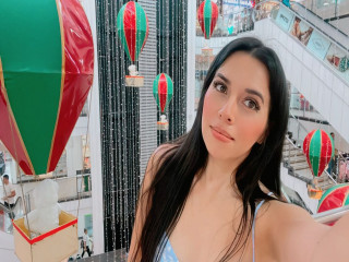 Emma Roa ist br�nett, weiblich,  bisexuell und vollrasiert