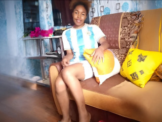 bellemiahXx sagt von sich: Ich bin hier, um dir Freude zu bereiten, und ich liebe es, Spa� zu haben. Ich bin aufgeschlossen und liebe es, auf eine Weise zu spielen, wie es nur du und ich gemeinsam k�nnen. Ich liebe es, mit dir allein zu sein. Das macht mich so aufgeregt. Mein gr��ter Wunsch ist es, dich gl�cklich zu machen.