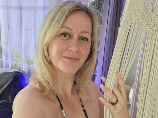 Die Livecam von MarleneBloem bietet Anal-Sex, Dominant, Fesselspiele, Lack und Leder, Natursekt, Oralsex, Outdoor, Schlucken, Sexspielzeug, Live-Dates im Sexchat