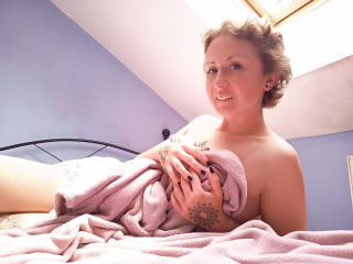 KerstinLove sagt von sich: Hallo! Wer sagt, dass es das Leben nur in Real gibt. Ich finde das Online-Leben ziemlich spannend. Ich melde mich hier an, weil ich etwas Neues erleben mag, vielleicht lerne ich DICH kennen und vielleicht haben wir ein wenig Spa�? Wer wei�... ich liebe es nackt zu sein