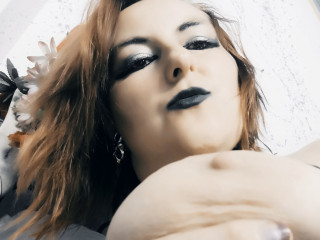 GeileKory sagt von sich: Ich bin fr dich vor der Cam deine Devote Sklavin wenn du es willst, oder kann auch deine Eheschlampe sein und wir spielen zusammen. Ich probiere dir jeden Wunsch vor der Cam zu erfllen. Schreib mir was du sehen mchtest und vielleicht erflle ich dir deine Wnsche.
