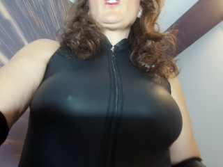 EvaNadiaXXX sagt von sich: Habe grosse Lust etwas Neues zu erleben, neue Gefhle und Reize, und ich will mich ganz gehen lassen. Wenn mehr daraus wird, dann will ich es zulassen.
