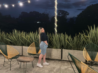 Nina Parker sagt von sich: Hallo, du musst mich besuchen kommen, wir werden Spa� haben, wir werden reden und vielleicht etwas Liebe haben oder ungezogen werden :P was willst du?