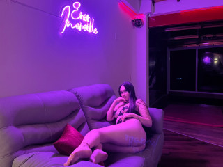 VenusxLuvis sagt von sich: I`m a professional model, I love what I do, I like to watch Netflix and chill. I`m a little spoiled and shy, but I want you to know that I love sex.



Come join me