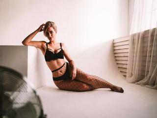LisaDiamond - Unglaublich sexy Blondine mit groen grauen Augen. - live,chat,