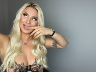 Luxuriaa sagt von sich: Ich geniee Cam2Cam-Chat wirklich, weil mich nichts mehr anmachen kann als Augenkontakt und Krpersprache. Ich mag es, jemanden glcklich zu machen , warten Sie nicht auf besondere Anlsse.