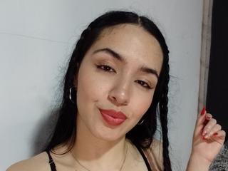 SophieTayllor ist braun, weiblich,  heterosexuell und vollrasiert