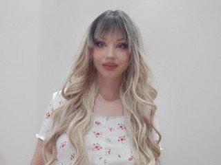 ChloeKiss sagt von sich: Manchmal bin ich gerne schchtern und manchmal sehr pervers. Ich wrde dich gerne kennenlernen.