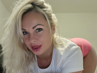 JANEPUSSYCAM sagt von sich: Ich bin ein sehr sexy und heies Mdchen, das es liebt, stundenlang zu spielen, Musik zu hren und ein breites Lcheln zu haben, in das du dich verlieben wirst