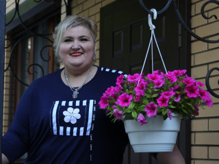 SVETLANA sagt von sich: Ich bin ein geselliges Mdchen aus der Ukraine, ich mag singen, kommunizieren und spielen