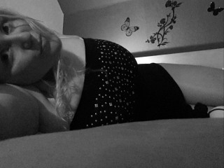 Die Livecam von Geilste Curvy SexyHexy bietet Anal-Sex, Devot, Dominant, Swinger, Tattoos, Live-Dates im Sexchat