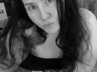 Geilste Curvy SexyHexy sagt von sich: Kurvige, freche Blondine mit einem Hauch von Abenteuerlust! Junggeblieben und bereit, das Leben in vollen Zgen zu genieen. Heie Kurven, groe Oberweite und ein Po, der zum Verlieben einldt. Lass uns Abenteuer erleben, funkelnde Augenblicke teilen und die Nacht zum Tag machen! Bist du bereit?