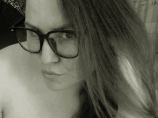 Geilste Curvy SexyHexy ist blond, weiblich,  heterosexuell und vollrasiert