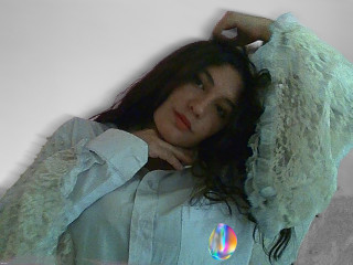 Ratienterciopelo ist schwarz, weiblich,  bisexuell und stark behaart