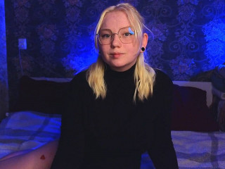 limeCat ist blond, weiblich,  bisexuell und vollrasiert