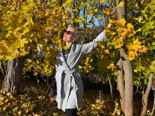 VersauteSexyLady sagt von sich: Hallchen. :-)

Mein Name ist Margaret. Ich bin 39 Jahre alt und schon geil. Ich liebe es, neue Leute kennen zu lernen und mit ihnen Spass zu haben.

Gerne chatte ich, zeige mich vor der Cam und drehe Clips. Ich bin offen fr neue Abenteuer :-) 

Ich warte auf Dich. Ksschen