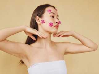 YasminaCherry sagt von sich: Hey Leute! Ich erz�hle euch ein bisschen was �ber mich, damit ihr mich besser kennenlernt. Ich bin ein lebensfrohes M�dchen, das gerne lacht und Spa� hat. Ich finde, meine Augen strahlen wundersch�n, und wenn man sie ansieht, kann man sich darin verlieren. Ich freue mich auf euch.