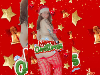 Amelithnoir ist schwarz, weiblich,  heterosexuell und teilrasiert