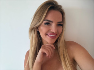 Die Livecam von SweetSin bietet Fetisch, Oralsex, Outdoor, Piercing, Rollenspiele, Sexspielzeug, Spanking, Swinger, Tattoos, Voyeurismus im Sexchat