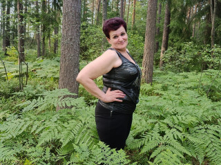 Die Livecam von PaulaGolden bietet Dominant, Fetisch, Piercing, Rollenspiele, Tattoos im Sexchat