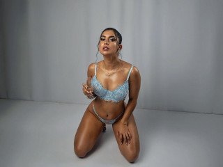 Die Livecam von ScarlettJonsonn bietet Anal-Sex, Devot, Exhibitionismus, Gangbang, Gruppensex, Oralsex, Orgien, Outdoor im Sexchat