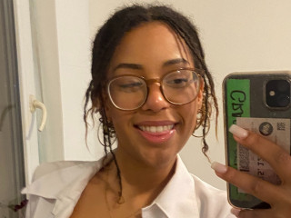 Cedaya544 sagt von sich: Ich liebe Musik und Tanz, wenn ich meine Br�ste ber�hre