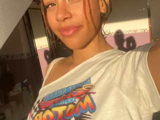 Cedaya544 ist braun, weiblich,  bisexuell und vollrasiert