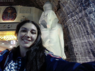 Ratienterciopelo sagt von sich: Ich bin ein etwas konservatives M�dchen, ich bin K�nstlerin und Designerin, meine Reise als Model dauert nun schon ein paar Jahre an, sie war sehr schwierig, aber ist interessant, und sie hat mir auch erlaubt, als Person zu wachsen.  Ich mag es, freundlich zu allen Menschen zu sein.