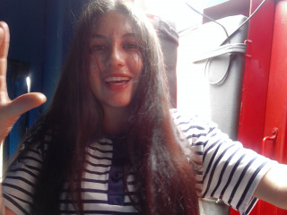 Ratienterciopelo ist schwarz, weiblich,  bisexuell und stark behaart