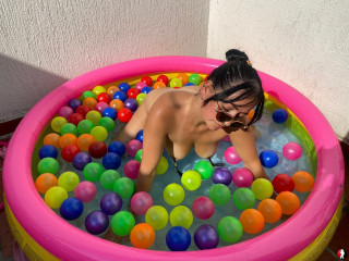 NatashaBlack sagt von sich: Hallo meine Liebe, ich bin Natasha Black, eine junge Frau mit vielen Fetischen, ich m�chte wirklich leben, ich bin eine komplette Frau, entdecke mich, w�hrend du alles mit mir machst, was du willst.