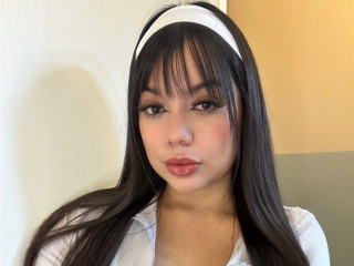 LeaMont ist schwarz, weiblich,  bisexuell und vollrasiert