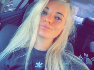 Jetpearl18 ist blond, weiblich,  bisexuell und vollrasiert