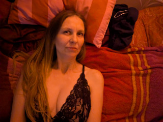 Blondesgift sagt von sich: Hall�chen -

Es steht ja schon einiges angegeben von mir.

Soviel muss ich gar nicht dazu sagen, wer etwas wissen will, fragt mich am besten direkt? Ich bin auf jeden Fall sehr neugierig, neue Erfahrungen zu sammeln, egal in welcher Hinsicht. Bin manchmal etwas sch�chtern, zickig, verschmust aber auch