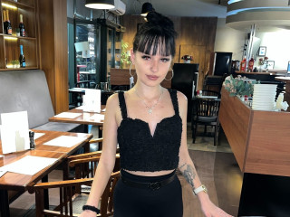 Shiningstarnew18 sagt von sich: Ich tanze unheimlich gern und zeige meinen schlanken K�rper. Meine Brustwarzen sind echt sch�n :P