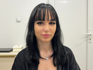 Shiningstarnew18 ist braun, weiblich,  bisexuell und vollrasiert