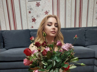 Kate-lady ist blond, weiblich,  bisexuell und vollrasiert