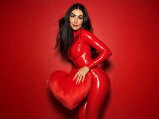 Die Livecam von MilanaMills bietet Dominant, Lack und Leder, Outdoor, Rollenspiele, Sexspielzeug, Spanking, Tattoos, Voyeurismus im Sexchat