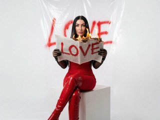 MilanaMills ist br�nett, weiblich,  bisexuell und vollrasiert