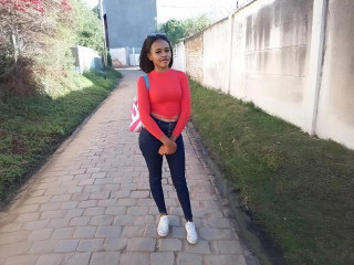 AlisaXMellody ist schwarz, weiblich,  bisexuell und vollrasiert