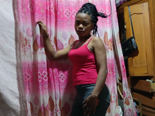 Allicia sagt von sich: Ich bin hier, um dir Freude zu bereiten, und ich liebe es, Spa� zu haben. Ich bin aufgeschlossen und liebe es, so zu spielen, wie nur du und ich zusammen spielen k�nnen. Ich liebe es, mit dir allein zu sein. Das erregt mich sehr. Mein gr��ter Wunsch ist es, dich gl�cklich zu machen.