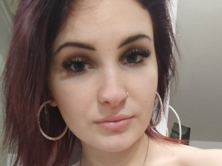 Die Livecam von creambaby bietet Anal-Sex, Gruppensex, Schlucken, Sexspielzeug, Tattoos im Sexchat