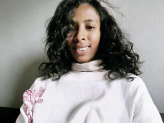 cindyx69 sagt von sich: Ich verrate dir ein kleines Geheimnis. Ich kann einfach nie genug bekommen. Ich will immer mehr und mehr und mehr. Ja, du hast recht, ich bin soooooo verdammt GEIL!!!