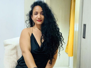 Alaska Stars ist br�nett, weiblich,  bisexuell und vollrasiert