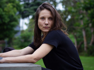 Loladan ist grau, weiblich,  bisexuell und vollrasiert