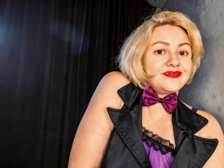 MissisXL sagt von sich: Ich bin ein s��er kleiner Teufel, ich liebe es, dich mit meinem bezaubernden L�cheln, meinen langen, sexy Beinen, meinen gro�en Br�sten und meinem frechen Charme zu verzaubern. Genau wie mein Name schon sagt, liebe ich es, dich in Versuchung zu f�hren.